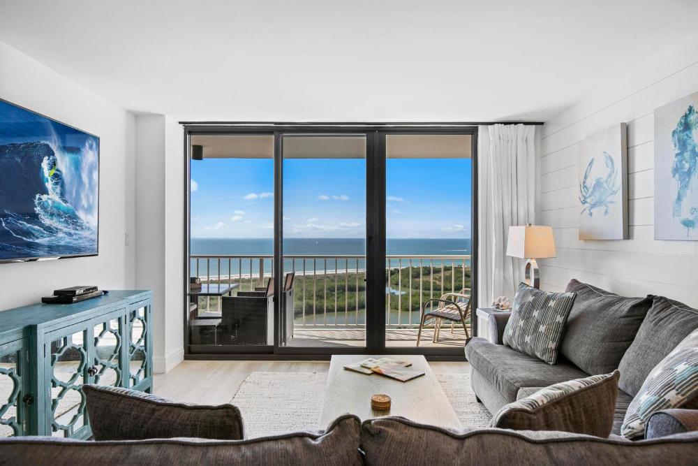 Two-Bedroom Apartment with Balcony and Sea View interior